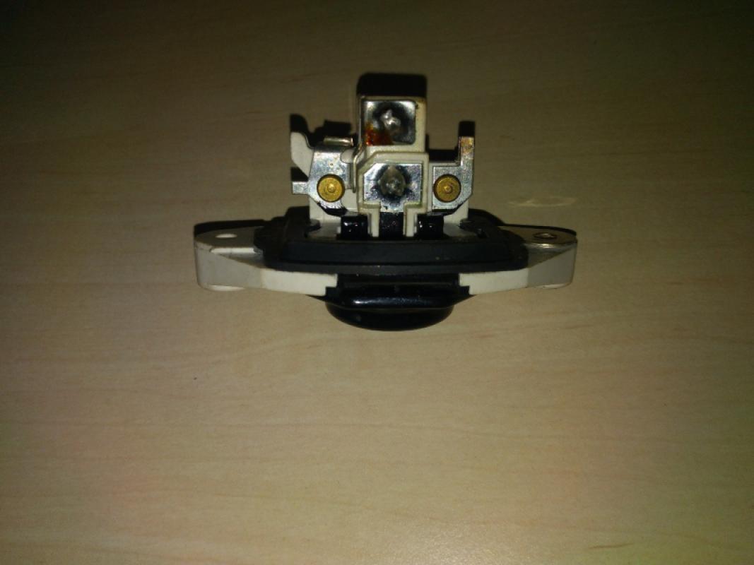 111899A1 Generator Regulator CNH