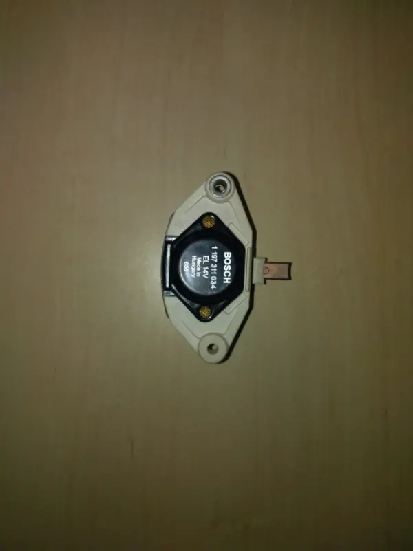 111899A1 Regulator generatora CNH