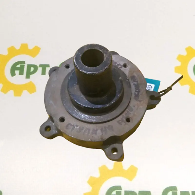 1303136C2 CNH pulley hub