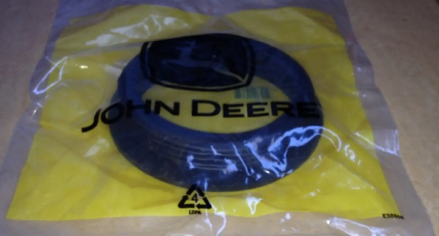 AH144147 Uszczelniacz olejowy John Deere