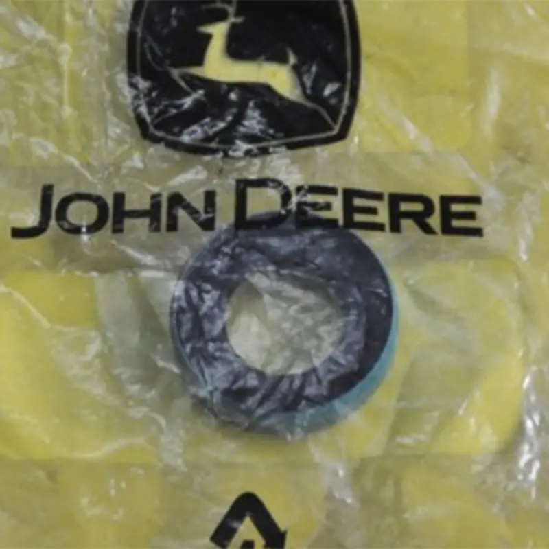 AN113330 Tuleja reduktora biegu wstecznego John Deere z komorą pochyloną