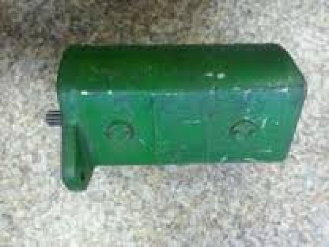 RE235706 Pompa hydrauliczna John Deere