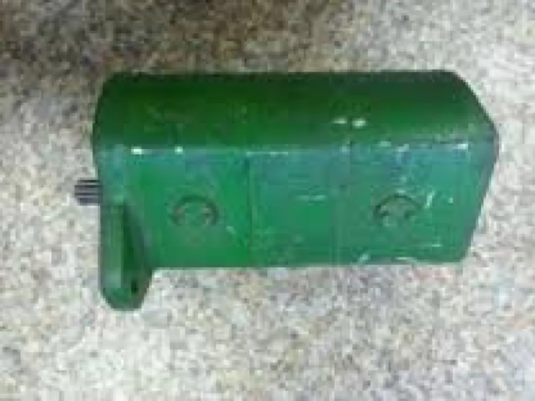 RE235706 Pompa hydrauliczna John Deere