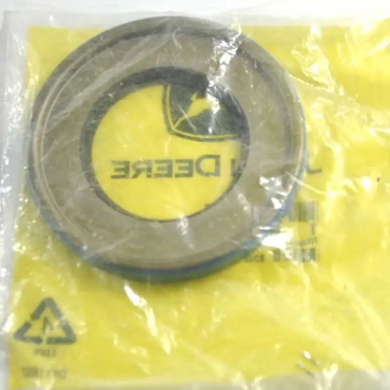 RE574720 Zacisk węża osi John Deere