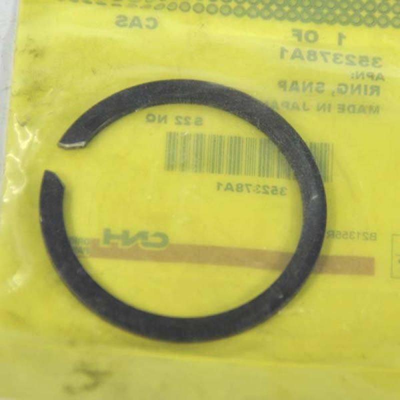 352378A1 Retaining Ring CNH