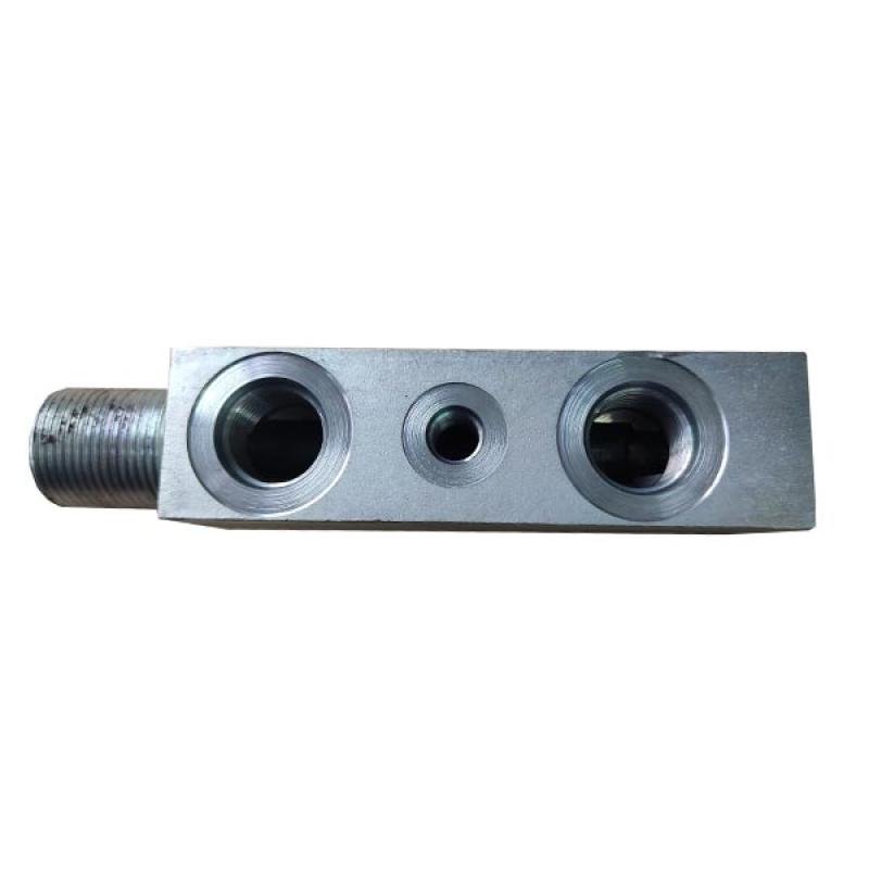 249910A1 Trójnik cylindra podajnika CNH
