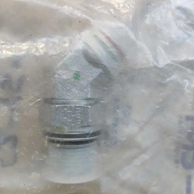 87345924 Female Connector M18x1.5, T8.390 CNH
