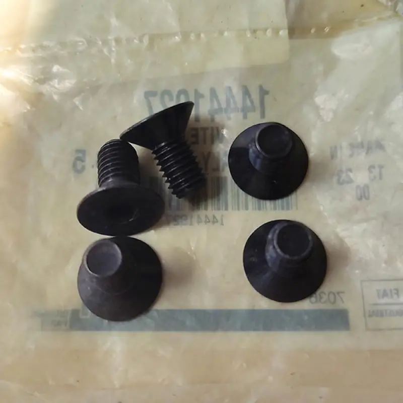 14441927 Bolt, M8x16mm, Cl 8.8, MRX870 CNH
