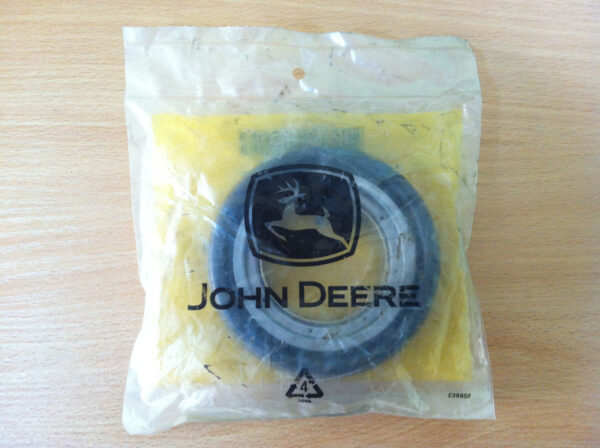 RE208256 Uszczelka olejowa John Deere